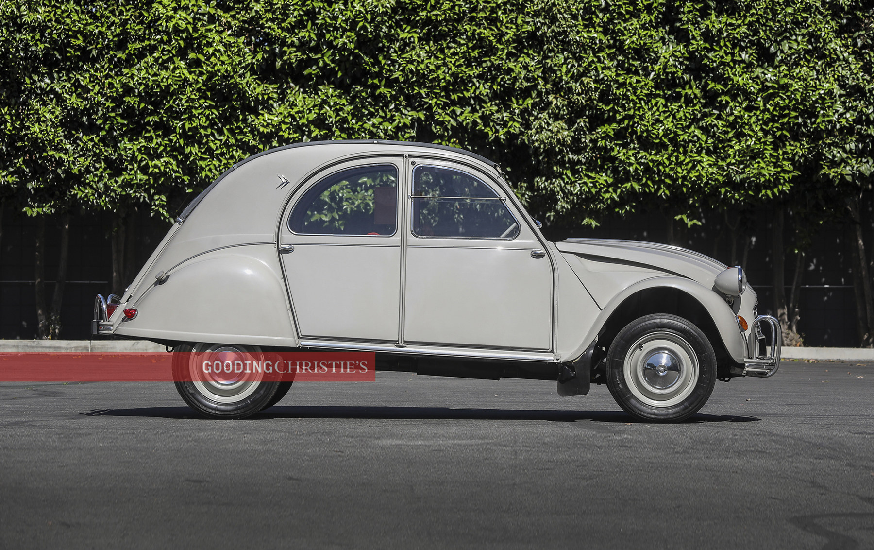 洋書 Sixty Years of the Citroen 2CV 1937-1997 洋書 Sixty Years of the Citroen 2CV 1937-1997 1956 Citroen
